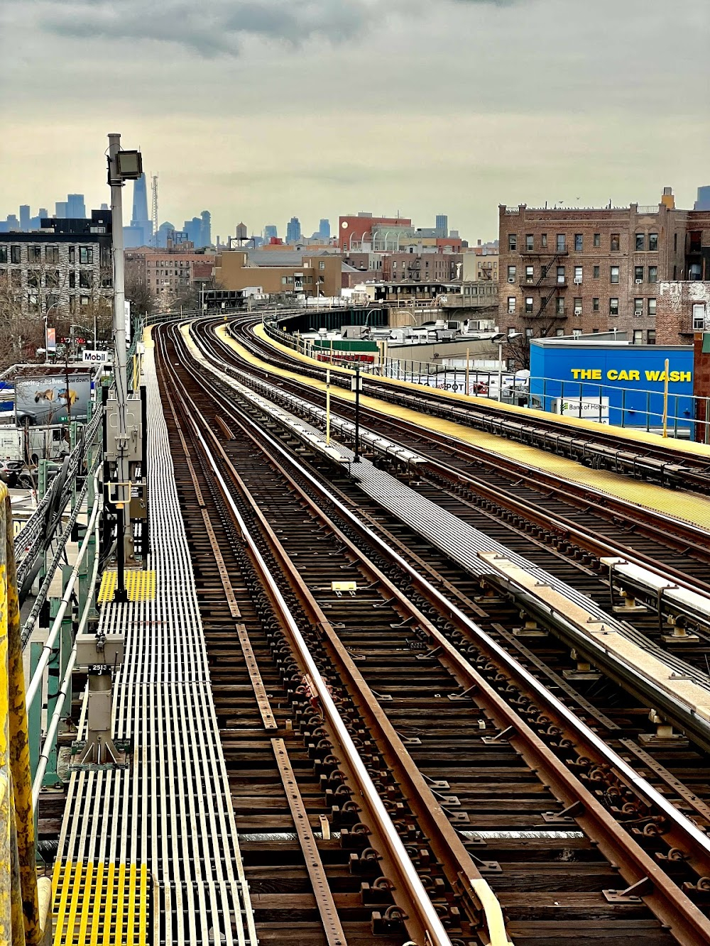 Nighthawks : Opening scene; DaSilva chases mugger down the 174th Street station platform in the Bronx