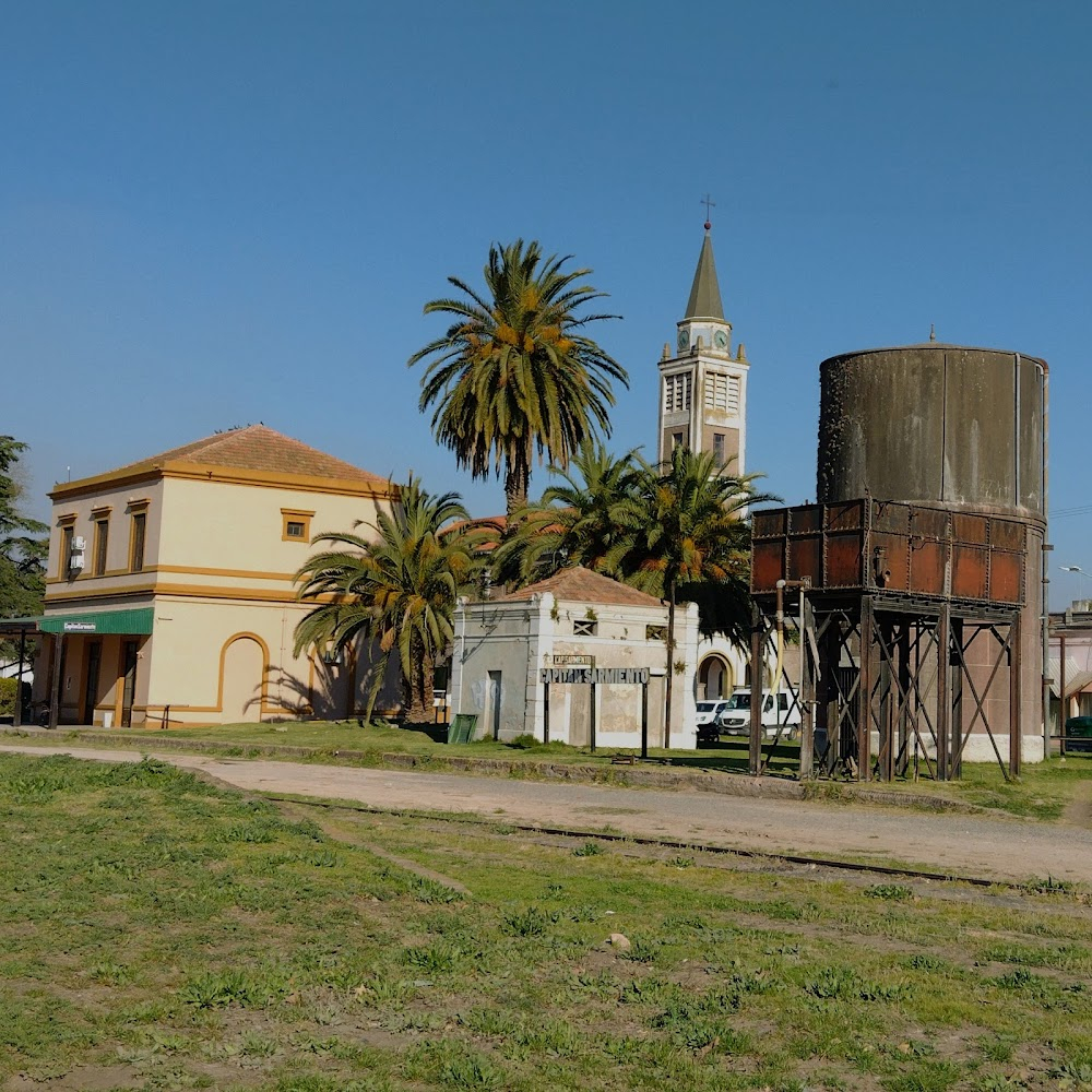 No habrá más penas ni olvido : Town hall and most surrounding action