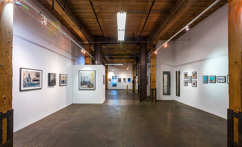 Nobody Walks in L.A. : gallery where she meets recent date