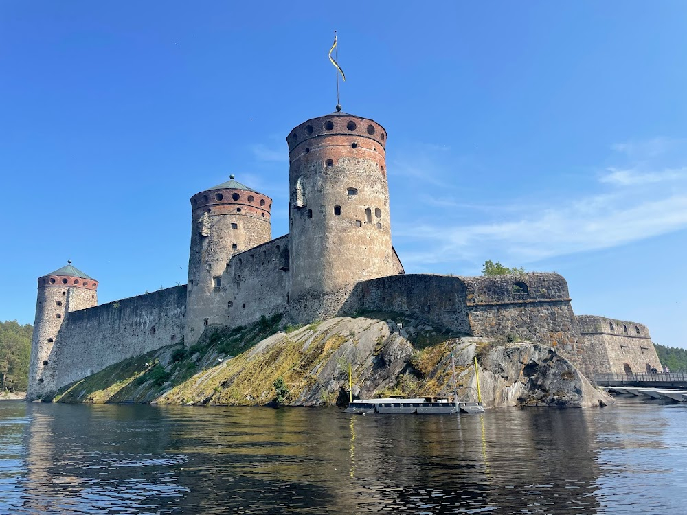 Pyhän Olavin linnasta kalakukkojen kaupunkiin : 