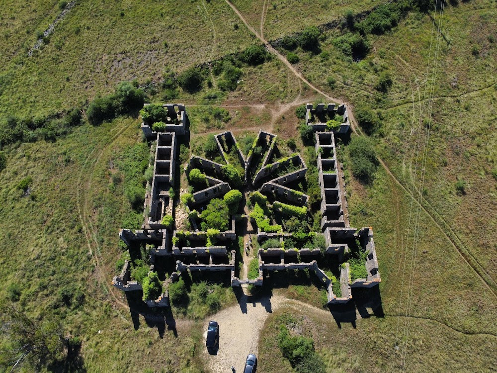 Nojo aos Cães : ruins of 1910 sanatorium still up in 2010