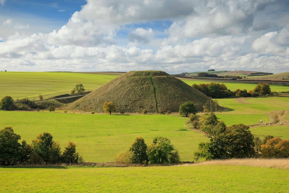 Nomad: In the Footsteps of Bruce Chatwin : Neolithic Mound