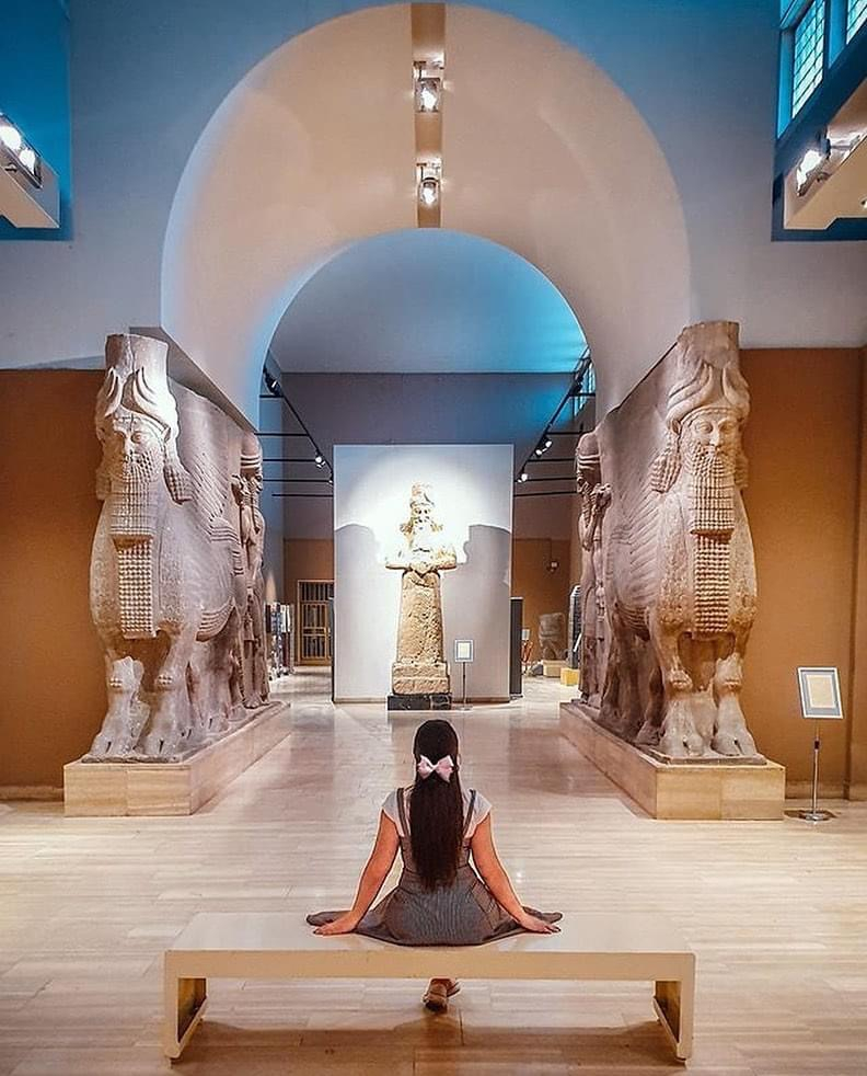 Nous les Irakiens : views of the looted museum of antiquities