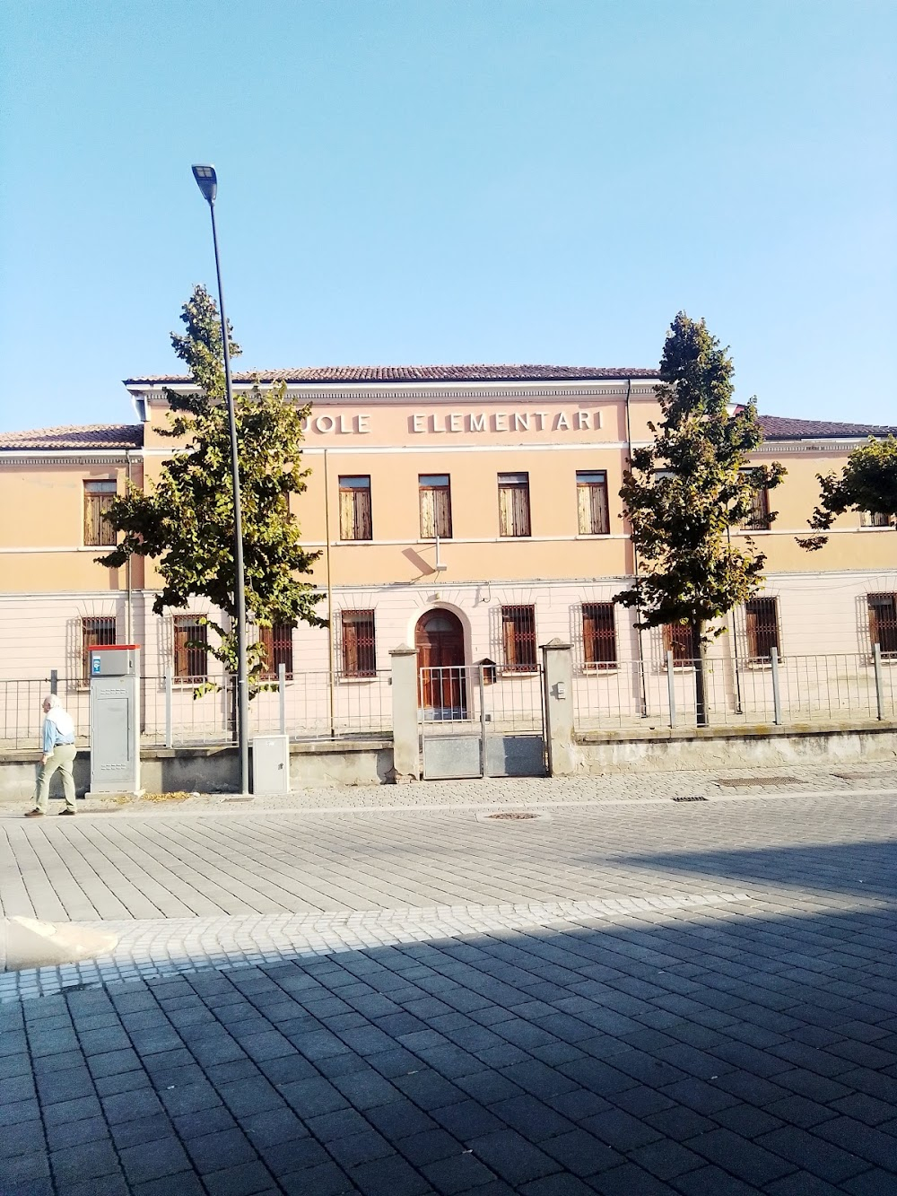 Novecento : cemetery on Via Quattrocase