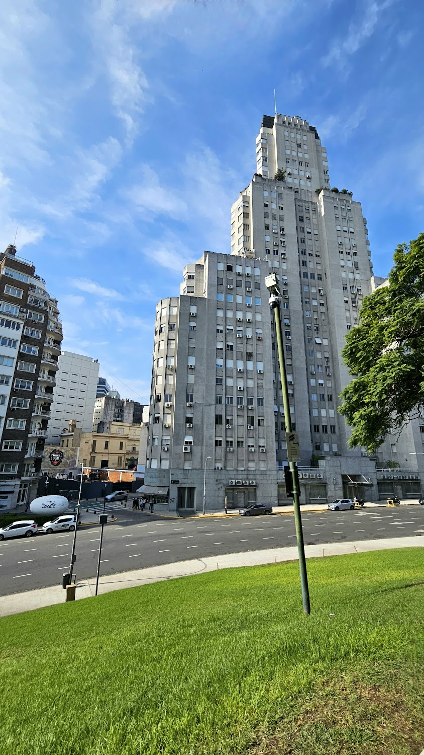 Nueve reinas : Berta's apartment