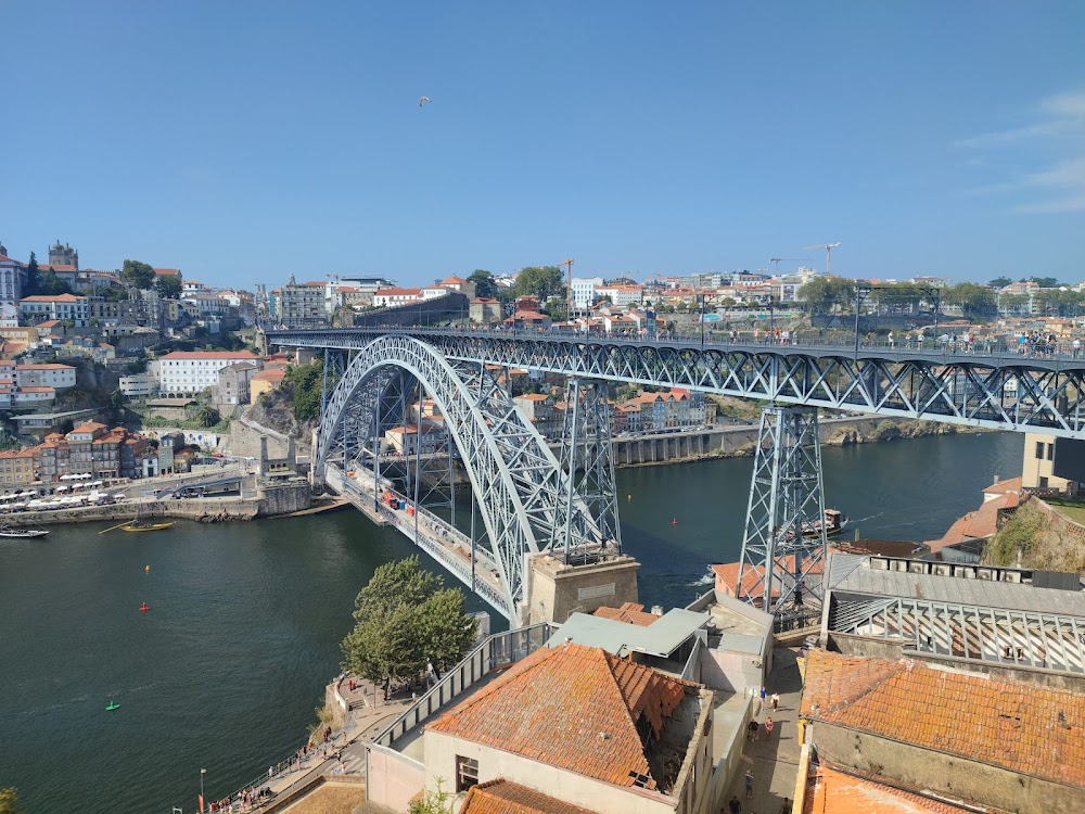 Os meninos do rio : bridge the teenagers jump from