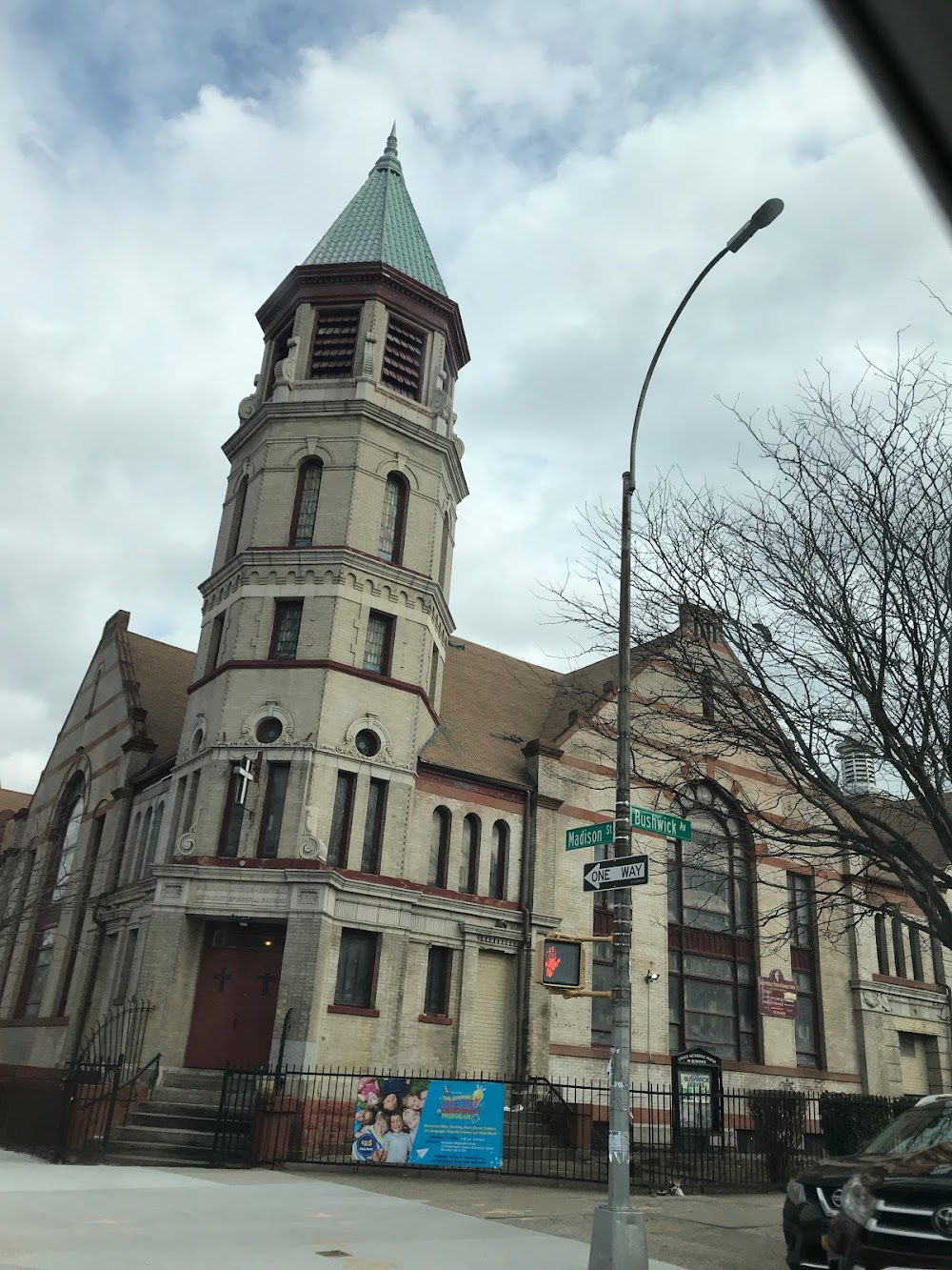 Ocean's Eight : Lou's home. Converted into a loft by the filmmakers.