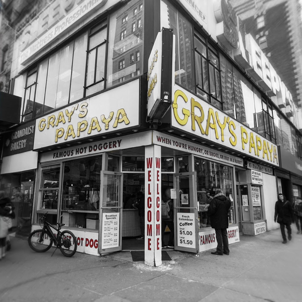 Crossing Delancey : hot dog stand