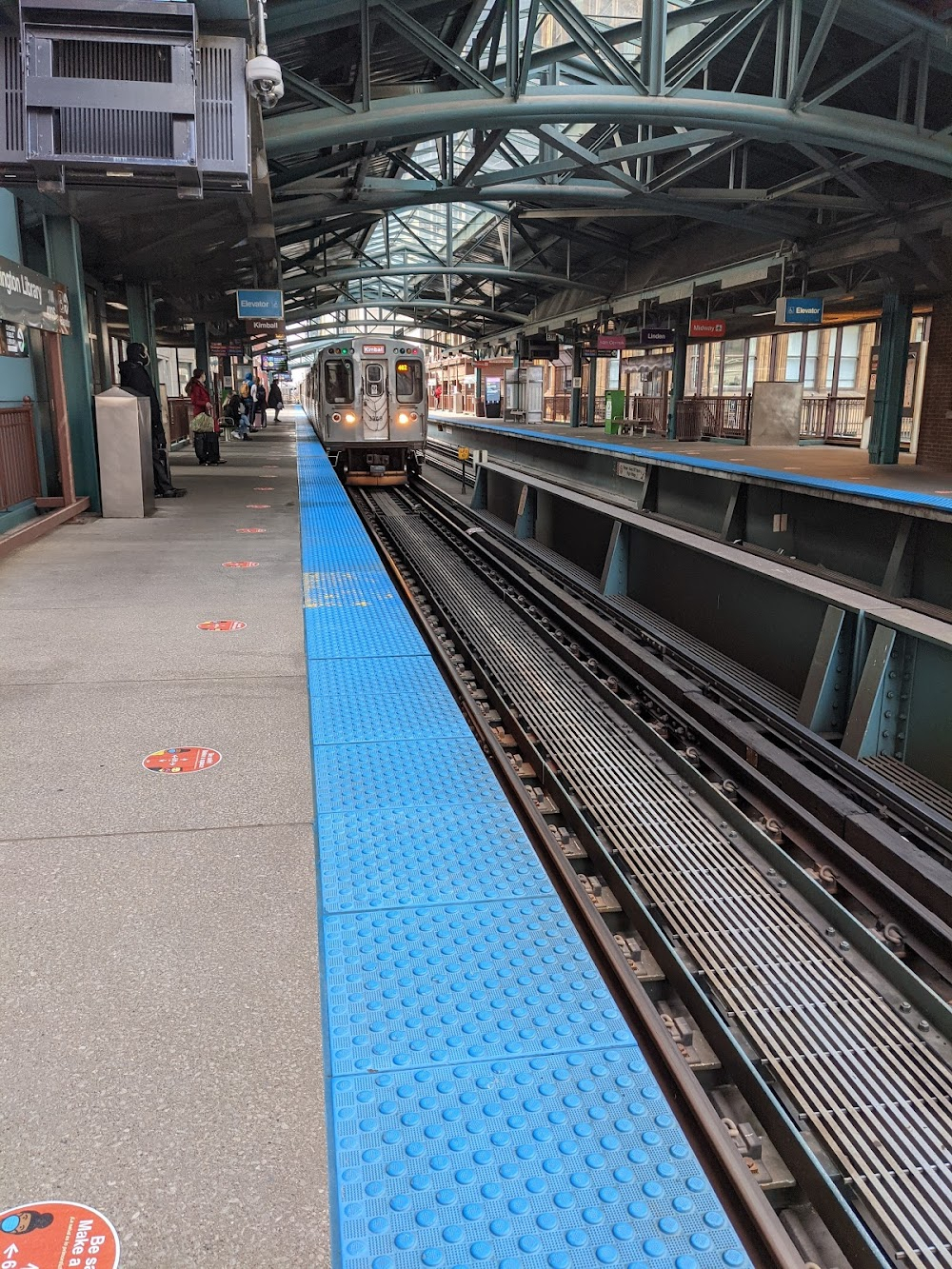 Ocean's Eleven : Linus Caldwell gets off the CTA train here