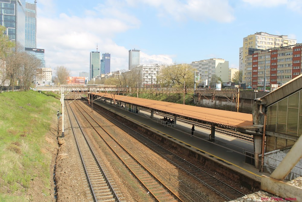 Opetanie : train station