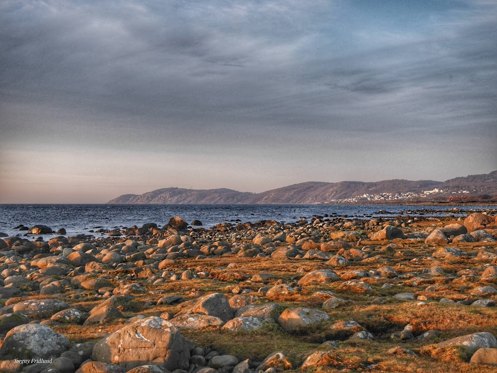 Oss emellan : Beach and harbour scenes