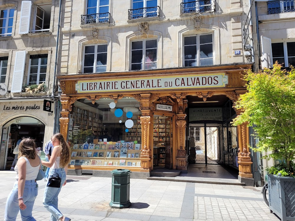 Ouistreham : signing session in book shop