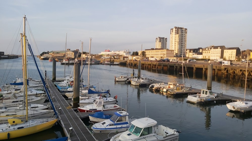 Ouistreham : scenes taking place in the port of Ouistreham