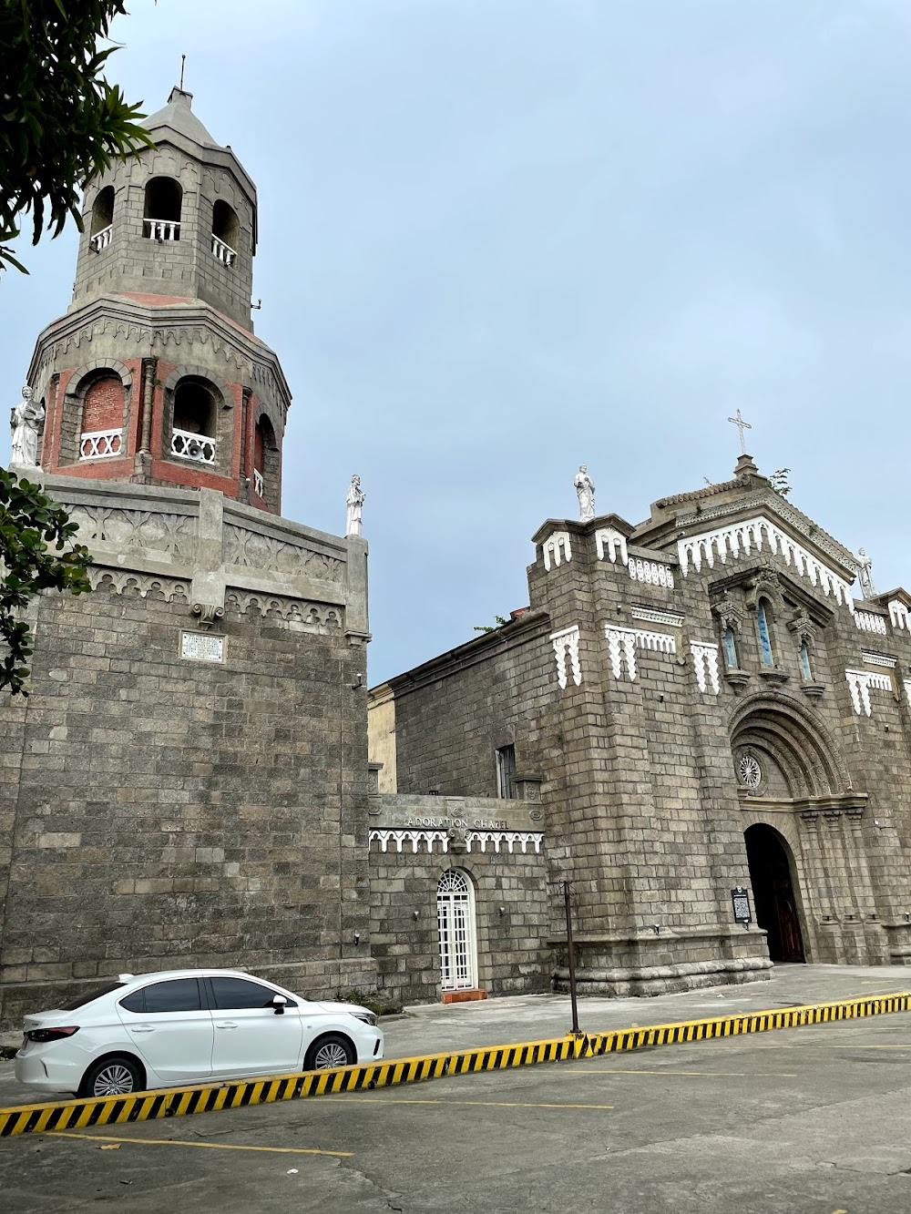 Pagpag: Siyam na buhay : Church