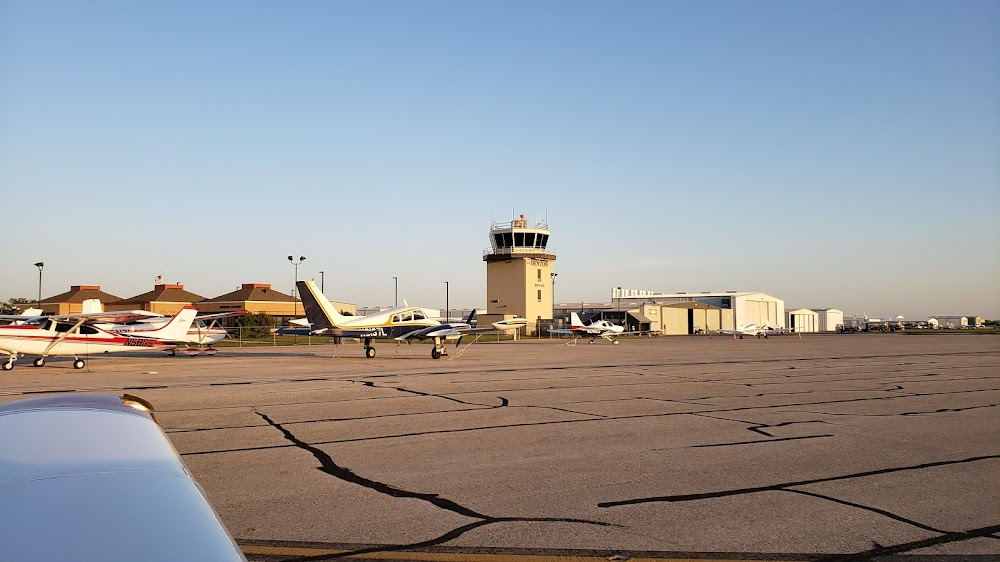 Pancho Barnes : airport