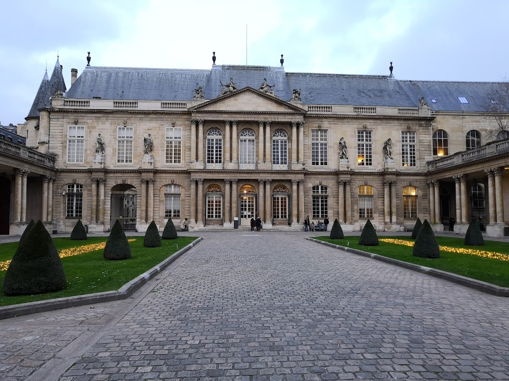 Beaumarchais l'insolent : Beaumarchais' mansion in Paris