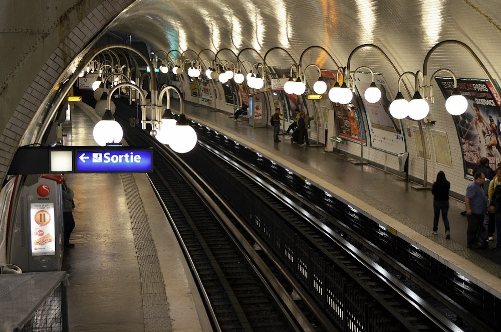 Paris pieds nus : Fiona in the subway