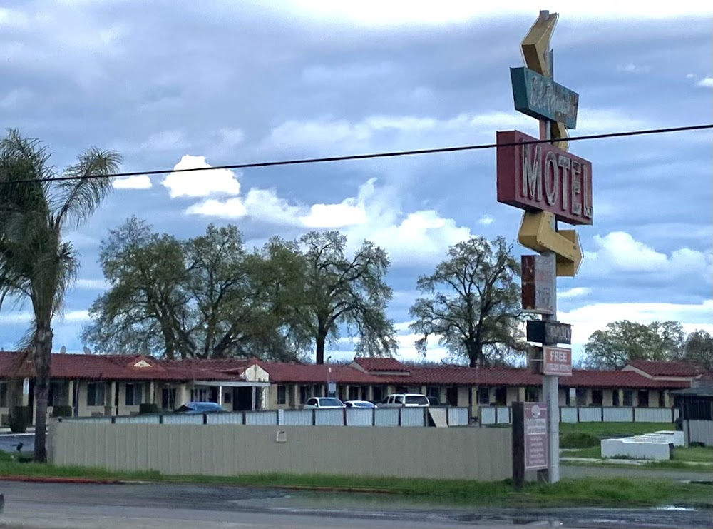 Paris, Texas : exteriors - Executive Inn in 2019