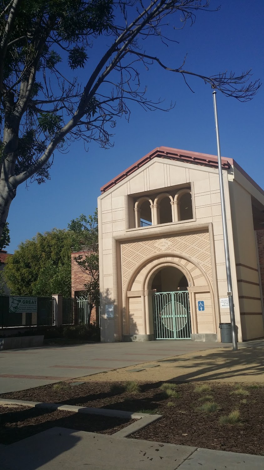 Patriot Games : Indian Head Elementary School exterior - where Cathy picks up Sally