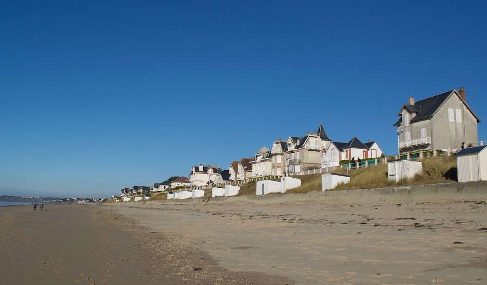 Pauline à la plage : House and beach