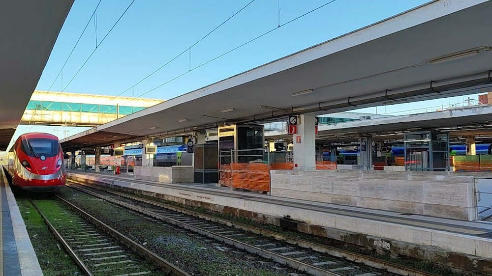 Il mattatore : as Firenze train station