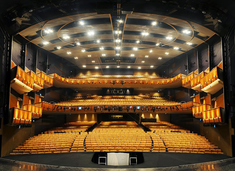 Picnic : Theatre location.