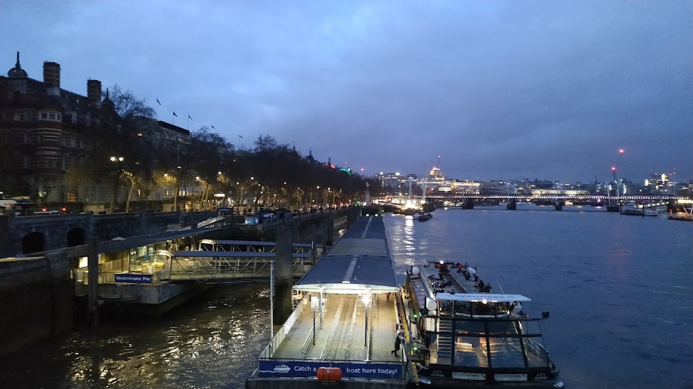 No Love for Johnnie : Johnnie and Pauline get on a boat and take a trip down the Thames to Greenwich