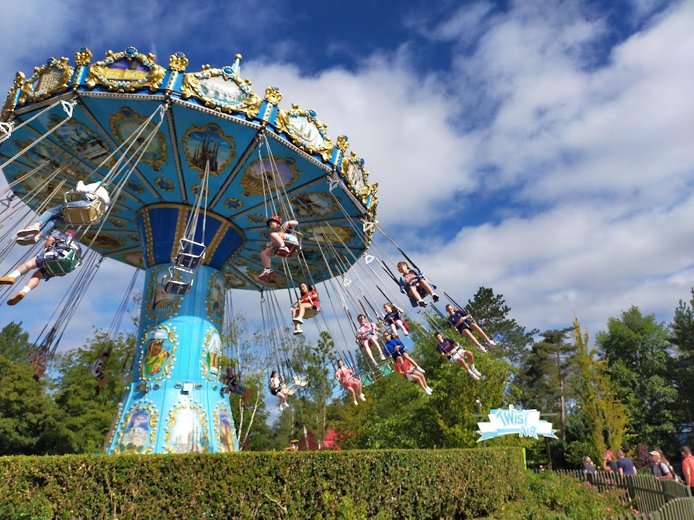 Petite fille : Sasha and his family at the Parc Bagatelle