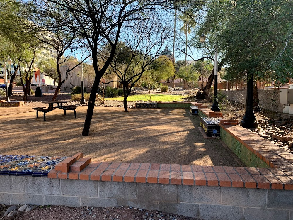 Petrocelli : plaza W side of courthouse