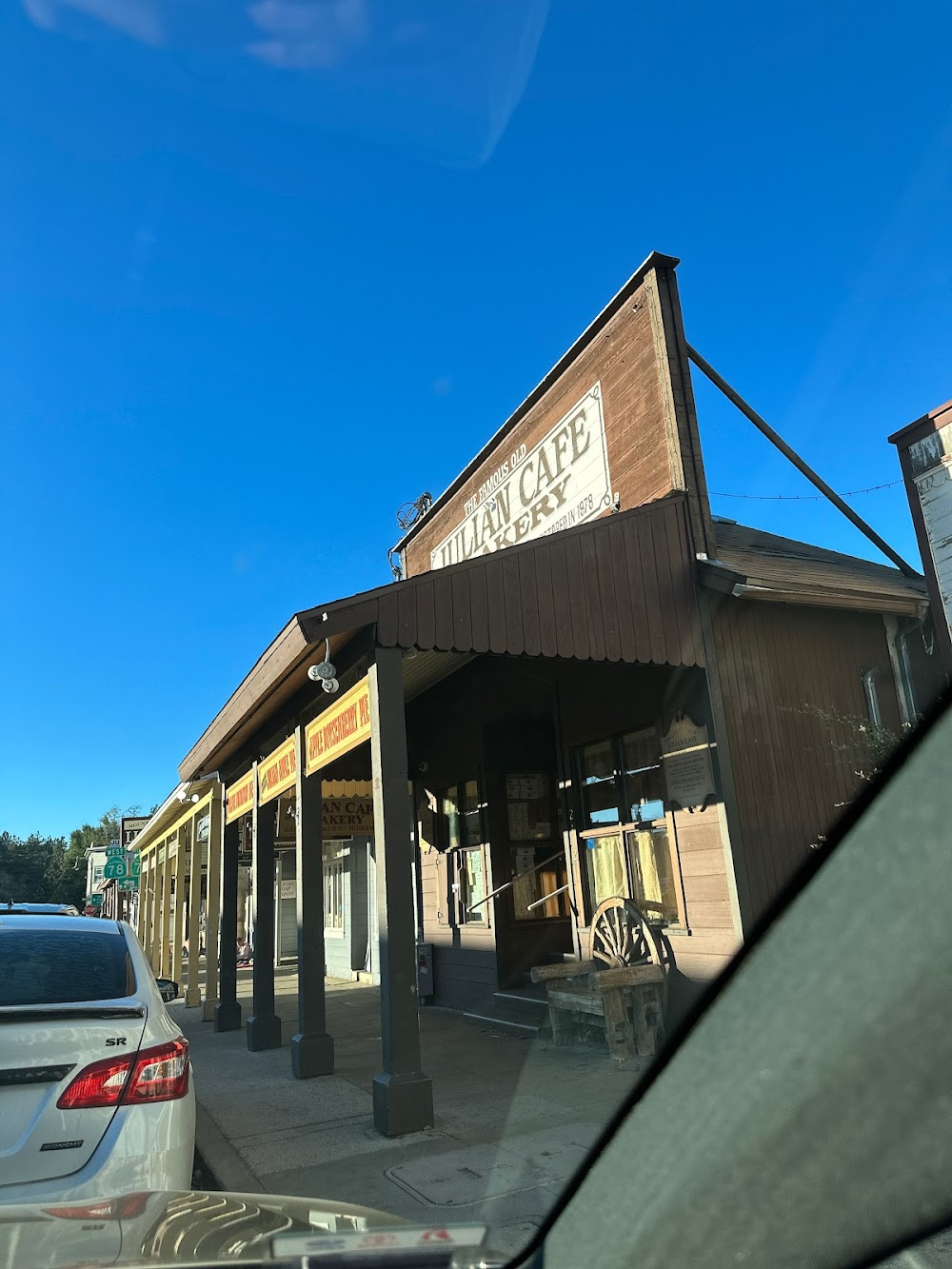 Phantasm : ice cream store exteriors at 2112 Main Street