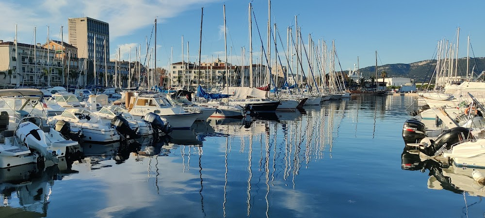 Lancement d'un navire : Shipyard of the Société des Forges et Chantiers de la Méditerranée