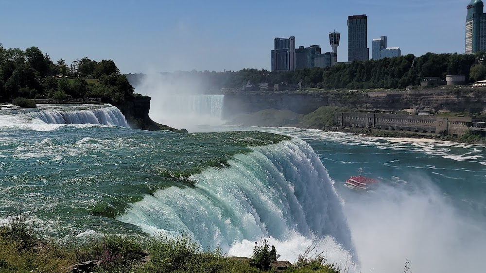 Sliding Down Ice Mound at Niagara Falls : 