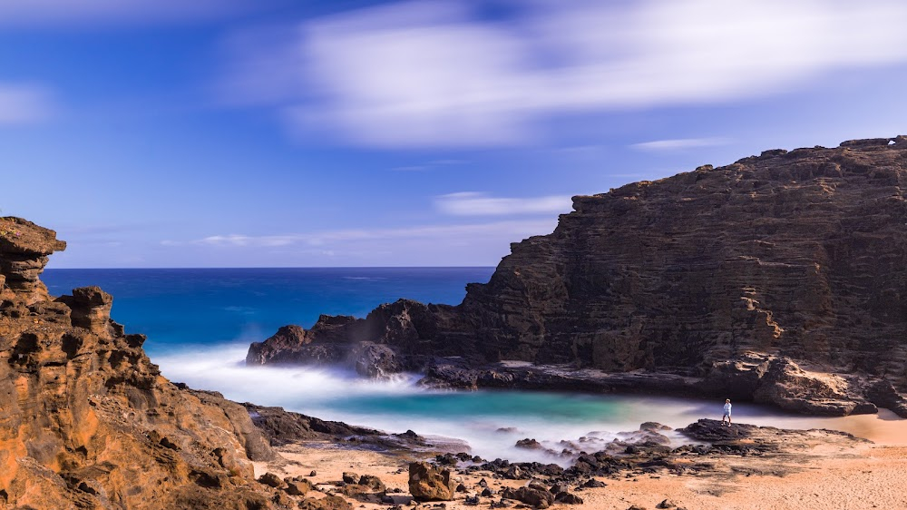 From Here to Eternity : Warden and Karen's kissing in the surf scene