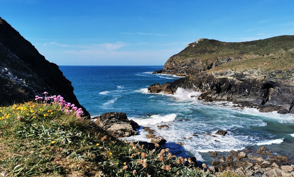 Poldark : Shipwreck scene and Warleggan's fences, Season 1