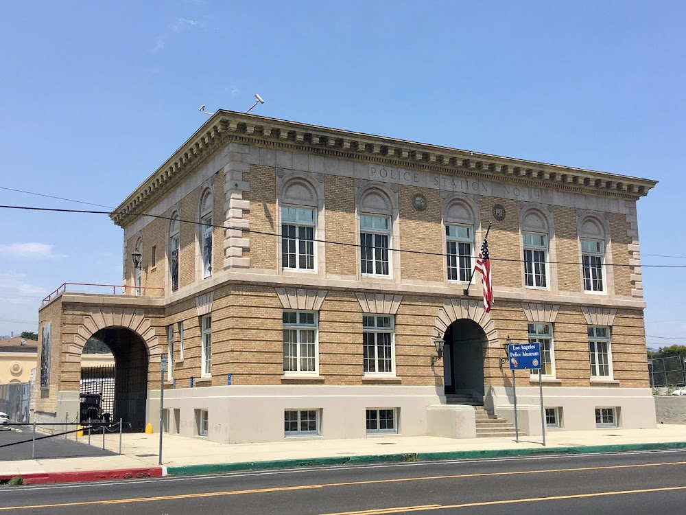 Hunter : police station exterior