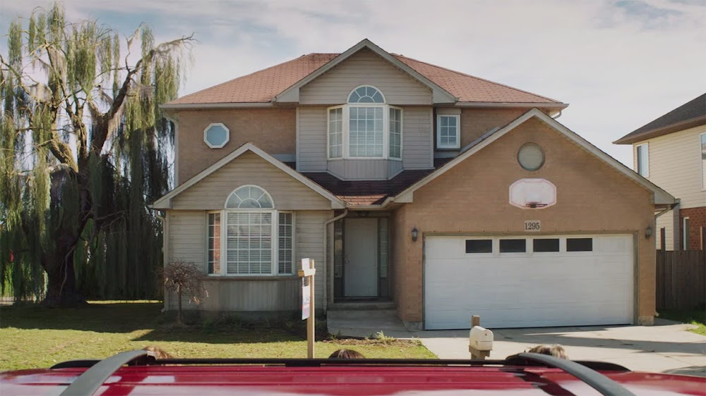 Poltergeist : Exterior house shots