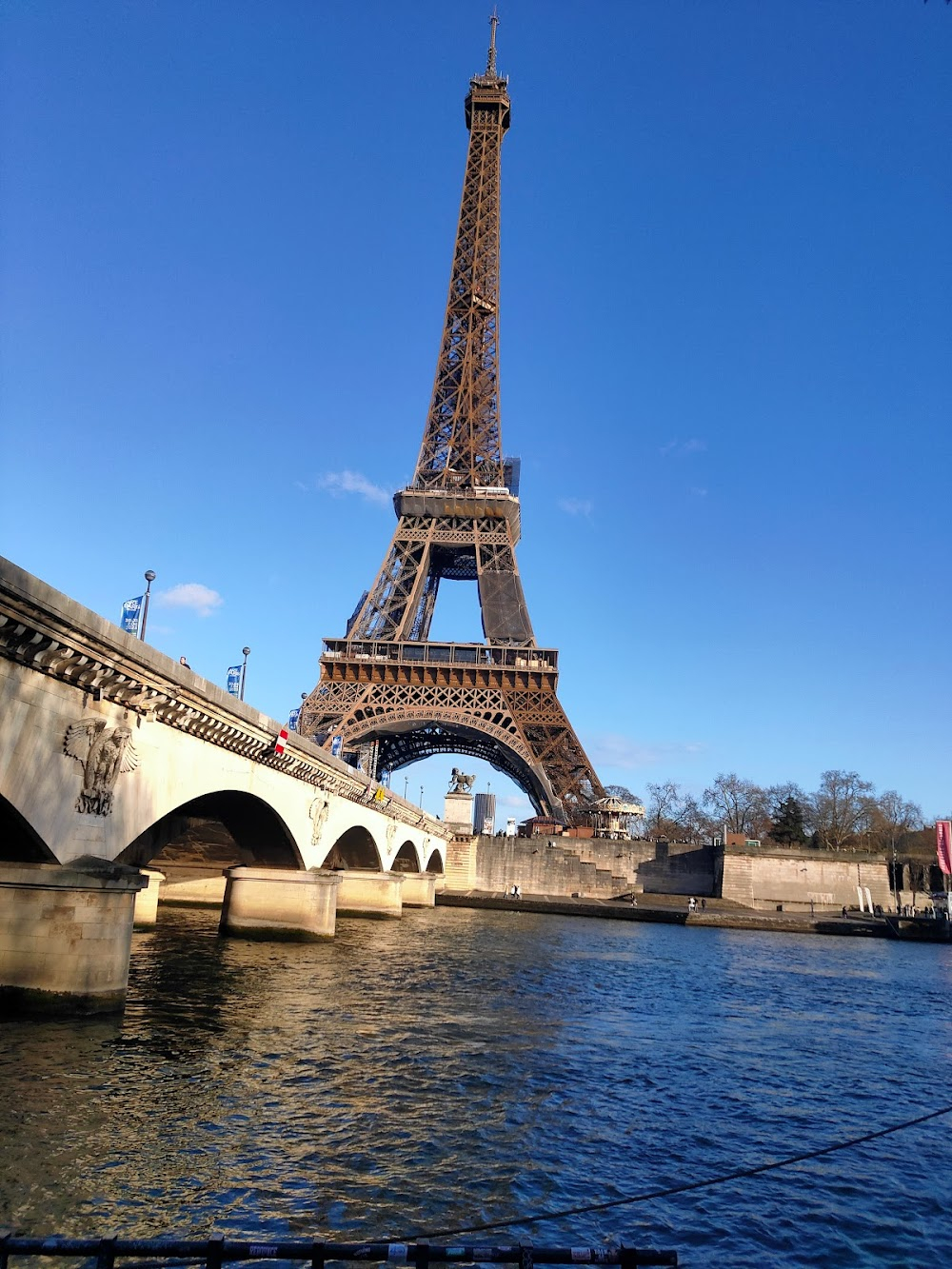 Tout ça... pour ça! : Lino jumps into the Seine