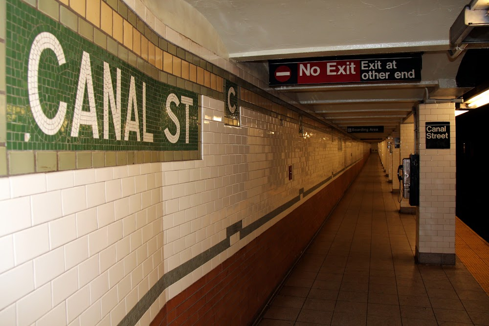 Port of New York : Toni Cardell on station platform