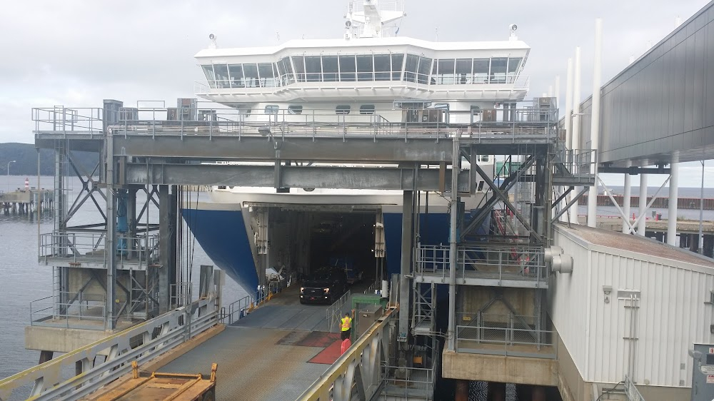 Pour vivre ici : Ferry departs for Matane