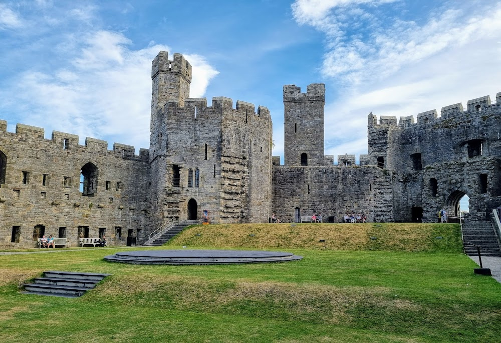 Investiture of His Royal Highness Prince Charles as Prince of Wales and Earl of Chester : as Caernarvon Castle