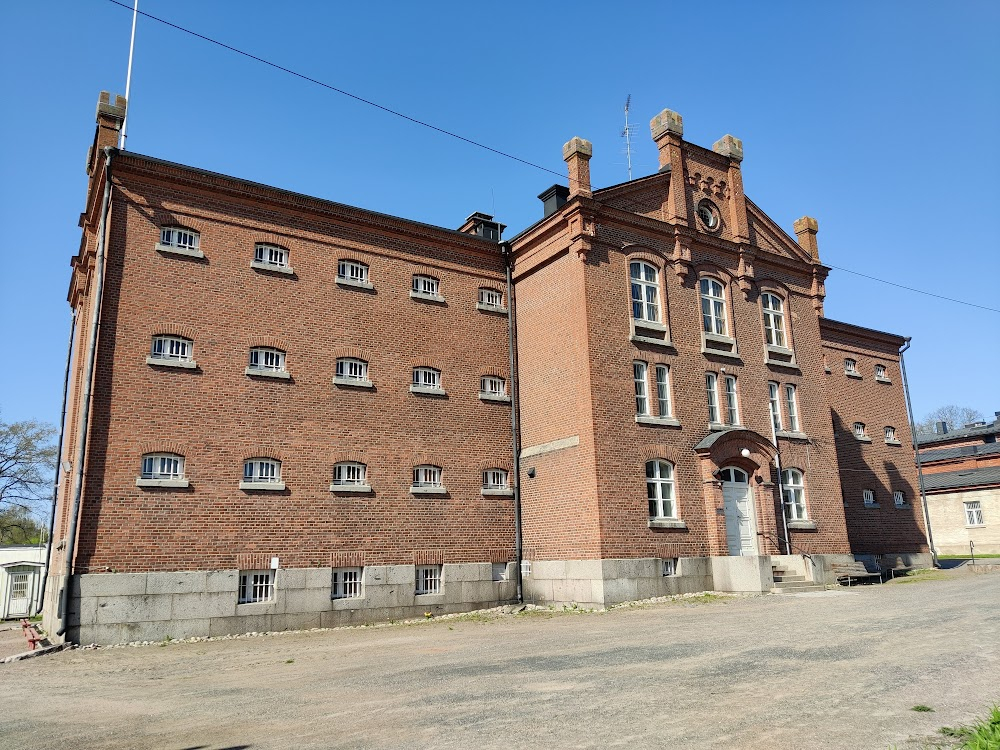 Punainen kolmio : female prison