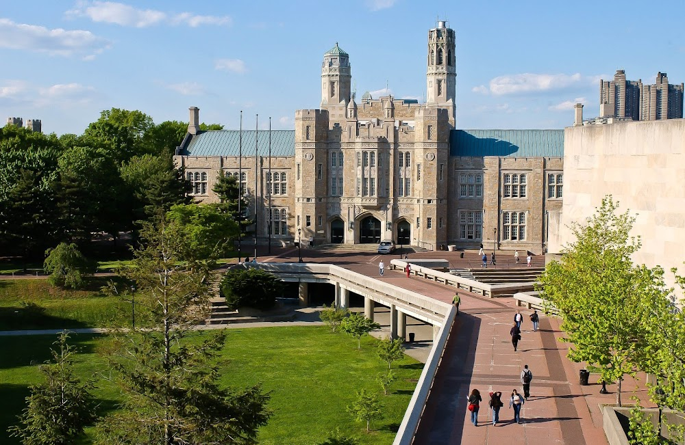 A Good Dream : on campus and dorm scenes