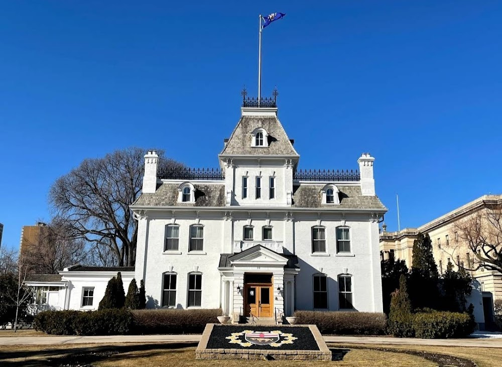 Purple City : The guys don't mind putting on a show for the Lieutenant Governor