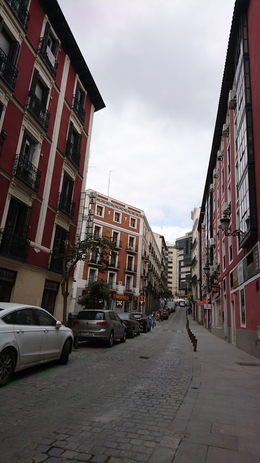 Que Dios nos perdone : Valverde spots the suspect caring for a kitten