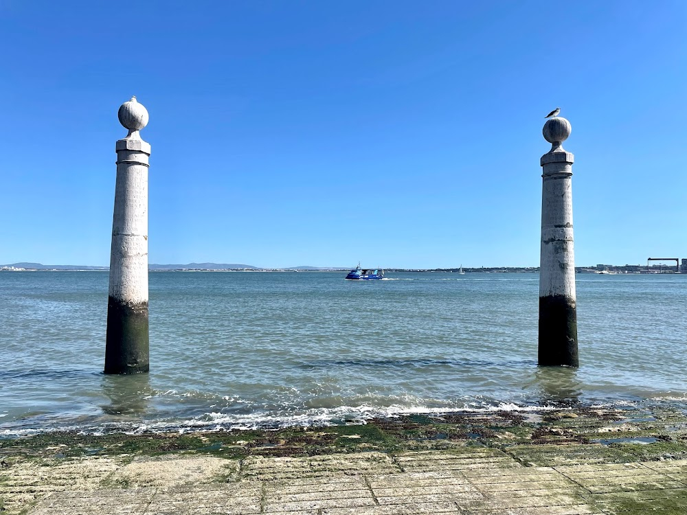 Alfama : The two columns are shown from land, emerging during the high tide.