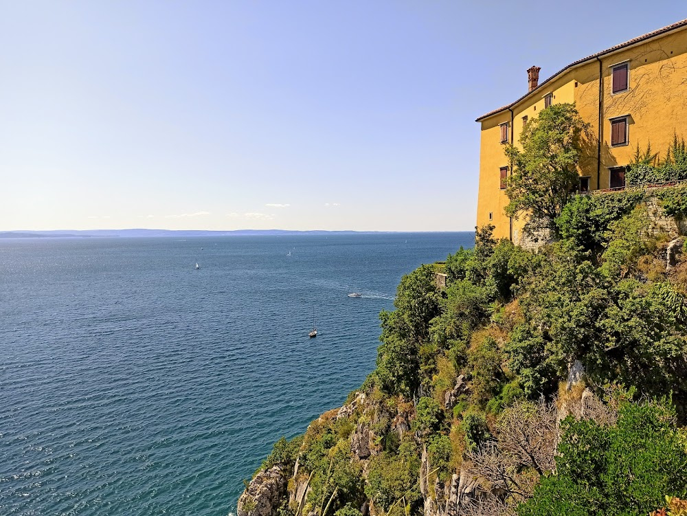 Marinai senza stelle : Castle where the boys shelter