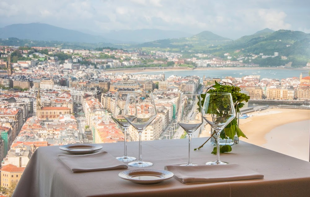 Rifkin's Festival : evening restaurant with top view