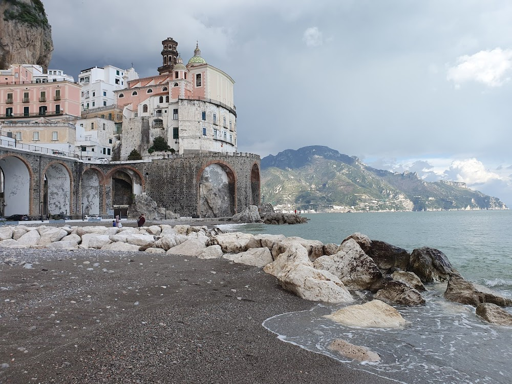 Ripley : The photo clipped to Marge's manuscript is the view west of this beach.