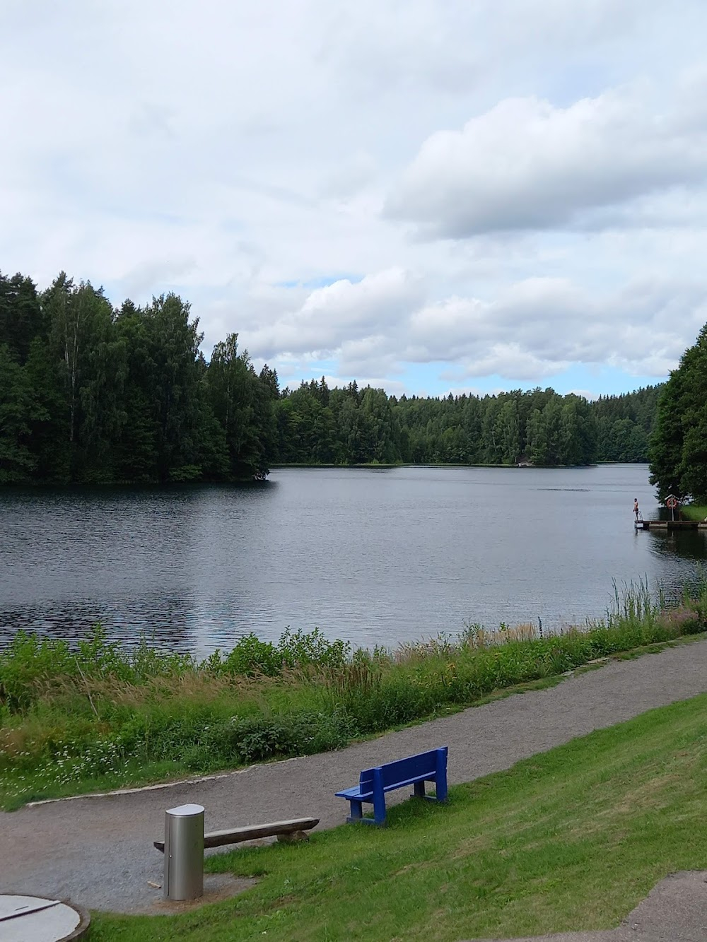 Risto Räppääjä ja pullistelija : outdoor pool