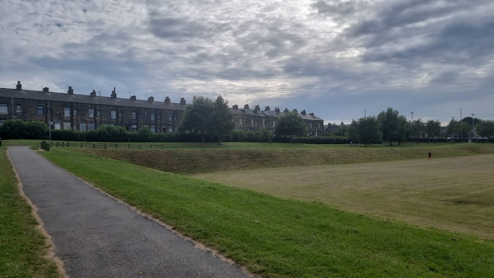 Rita, Sue and Bob Too : Sue, Aslam and Aslam's sister walk home from the shops